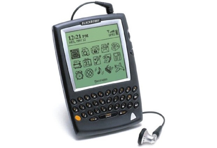 Nhìn lại 12 chiếc điện thoại làm nên tên tuổi của BlackBerry 1