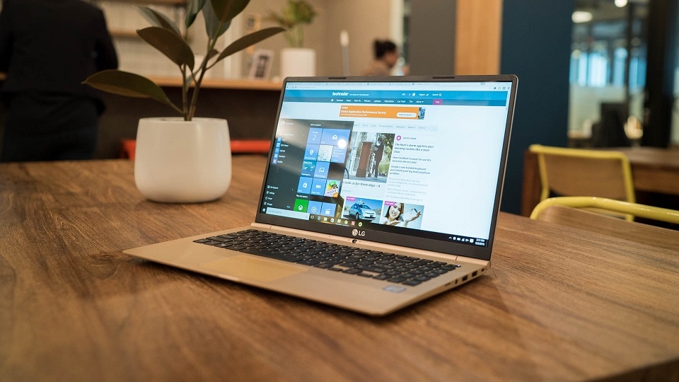 Top 10 sản phẩm laptop tốt nhất 2017! (Ảnh 11) Top 10 sản phẩm laptop tốt nhất 2017! (Ảnh 11)