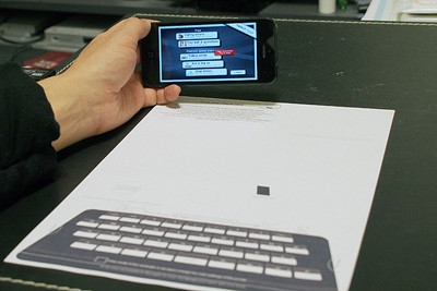 Paper Keyboard, ứng dụng biến tờ giấy thành bàn phím.