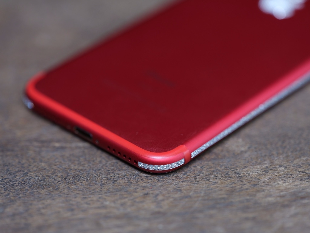 iphone-7-red-dinh-kim-cuong-bat-ngo-xuat-hien-tai-viet-nam