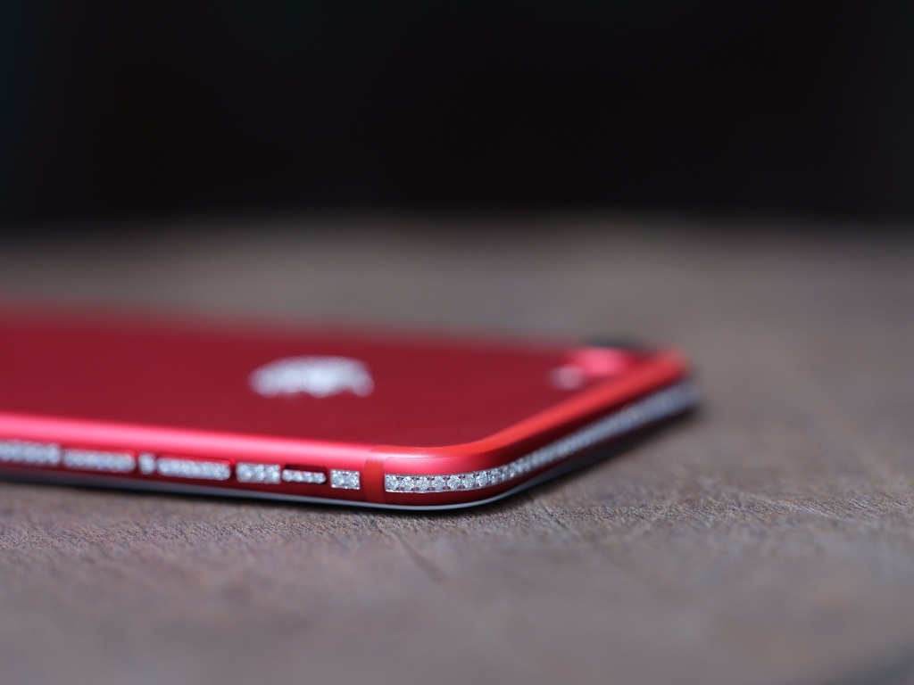 iphone-7-red-dinh-kim-cuong-bat-ngo-xuat-hien-tai-viet-nam