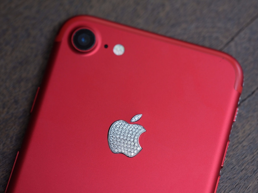 iphone-7-red-dinh-kim-cuong-bat-ngo-xuat-hien-tai-viet-nam