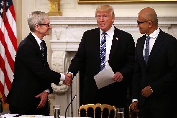 CEO Apple cam kết xây 3 nhà máy lớn tại Mỹ