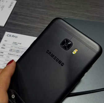 Mặt lưng Galaxy C5 Pro