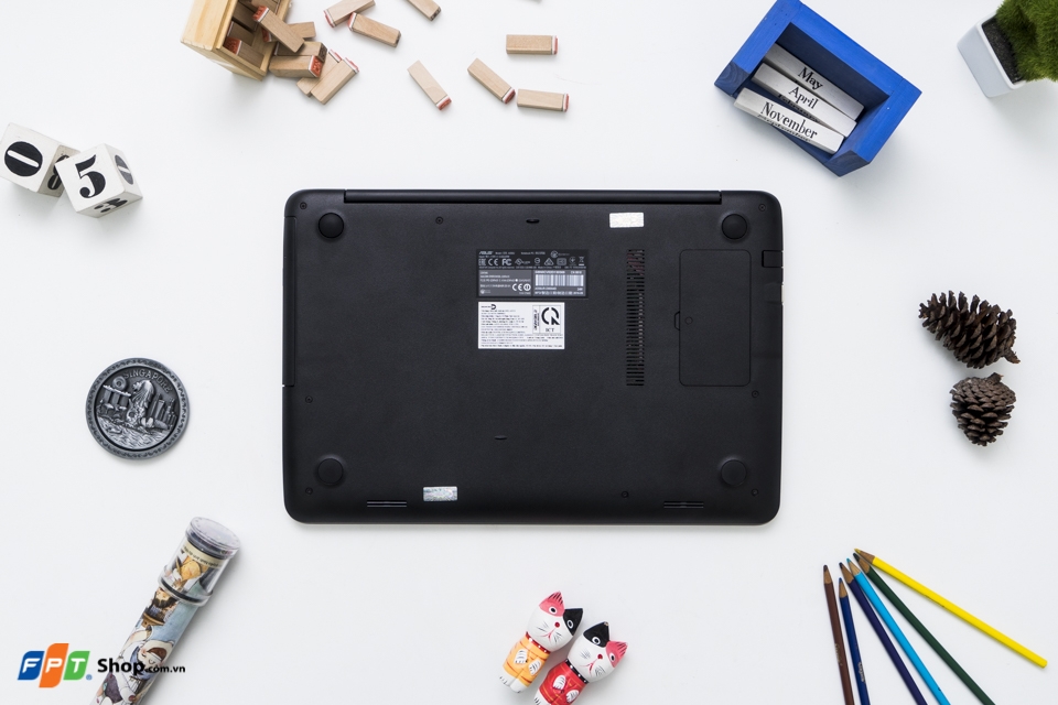 Mặt đáy Asus A556U