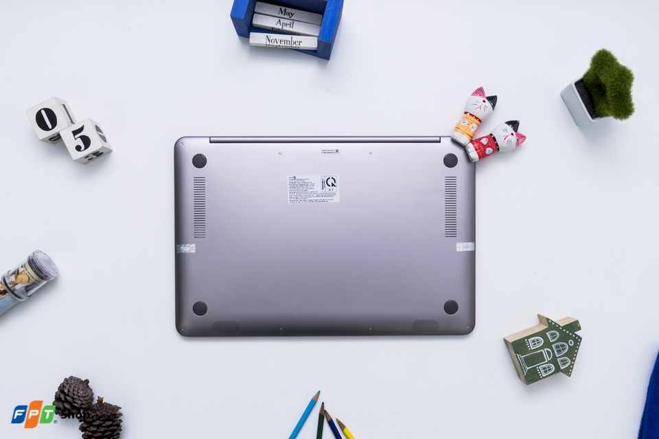 Mặt đáy Asus UX510UW