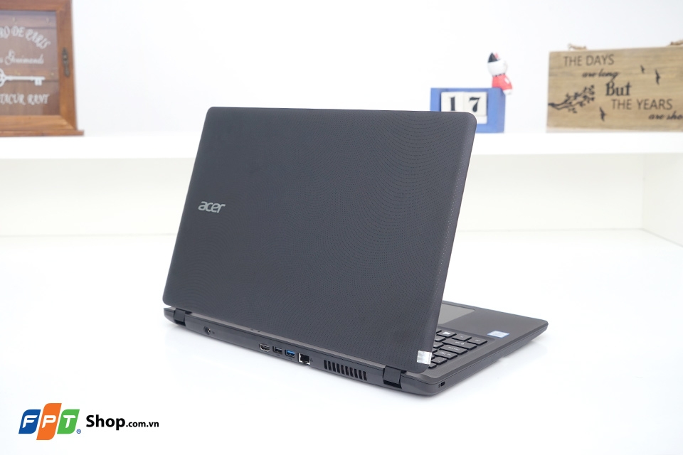Mặt trên Acer ES1