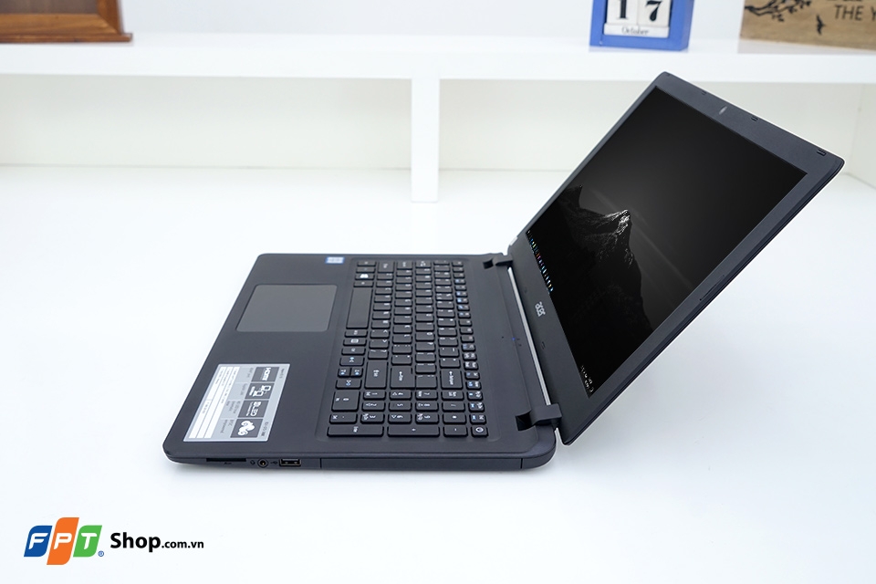 Cạnh phải Acer ES1