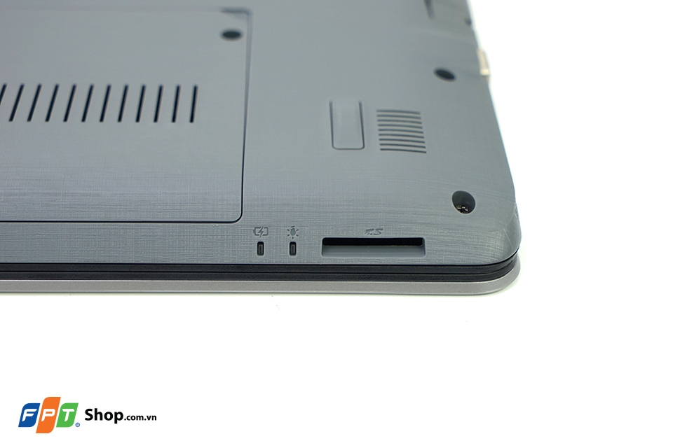 Cạnh trước máy