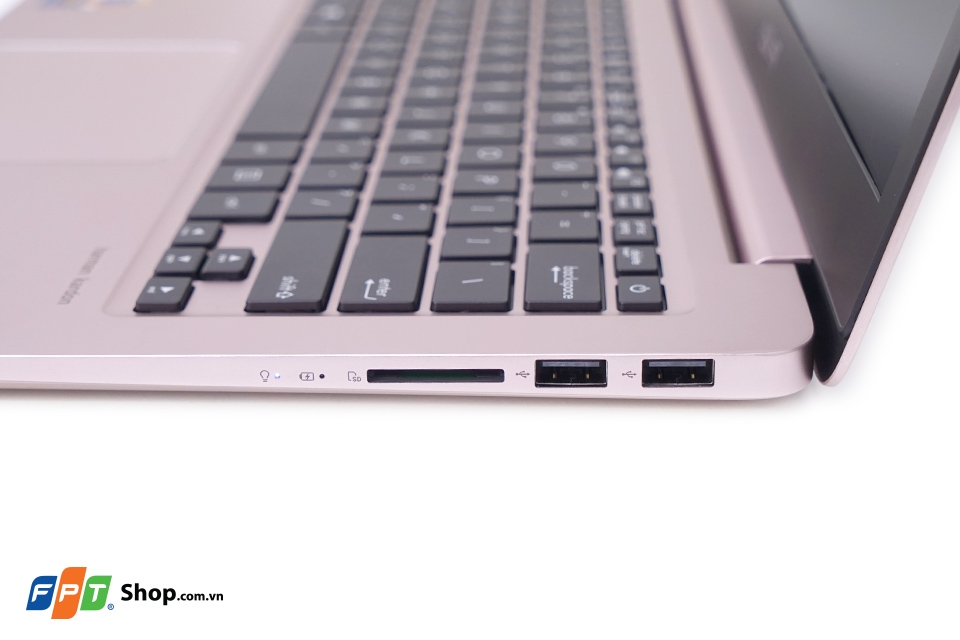 Đánh giá Asus UX310UA (8) Cạnh phải