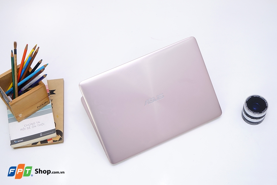 Đánh giá Asus UX310UA (2) HÌnh tổng thể