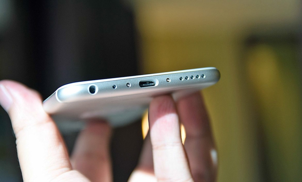 Cạnh dưới Meizu MX6