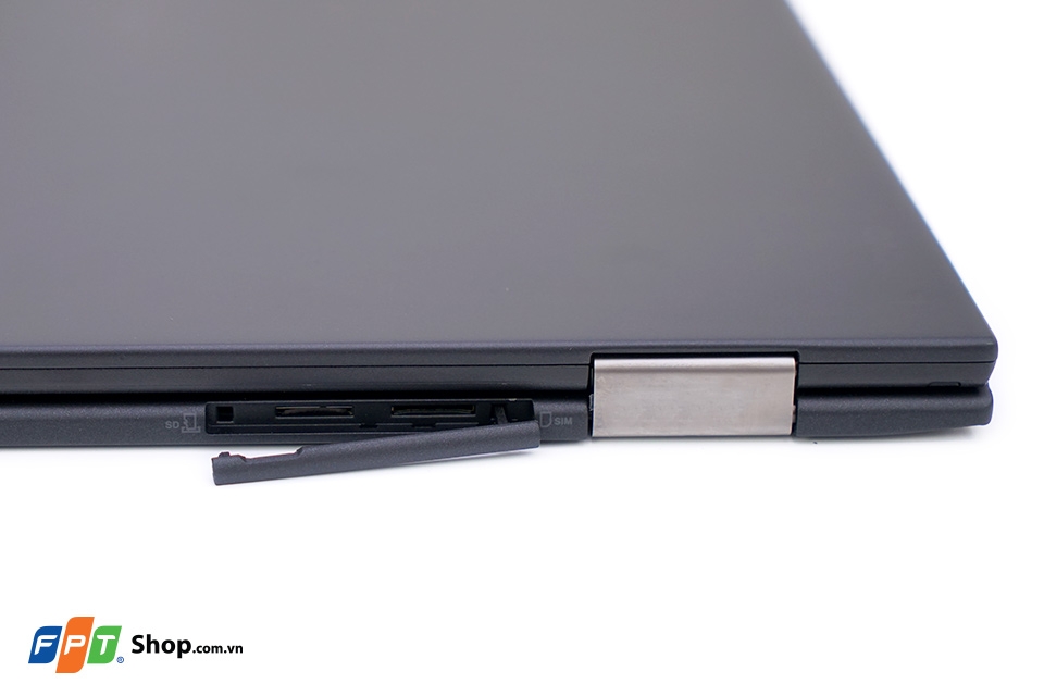 Khe thẻ MicroSD và khe NanoSIM