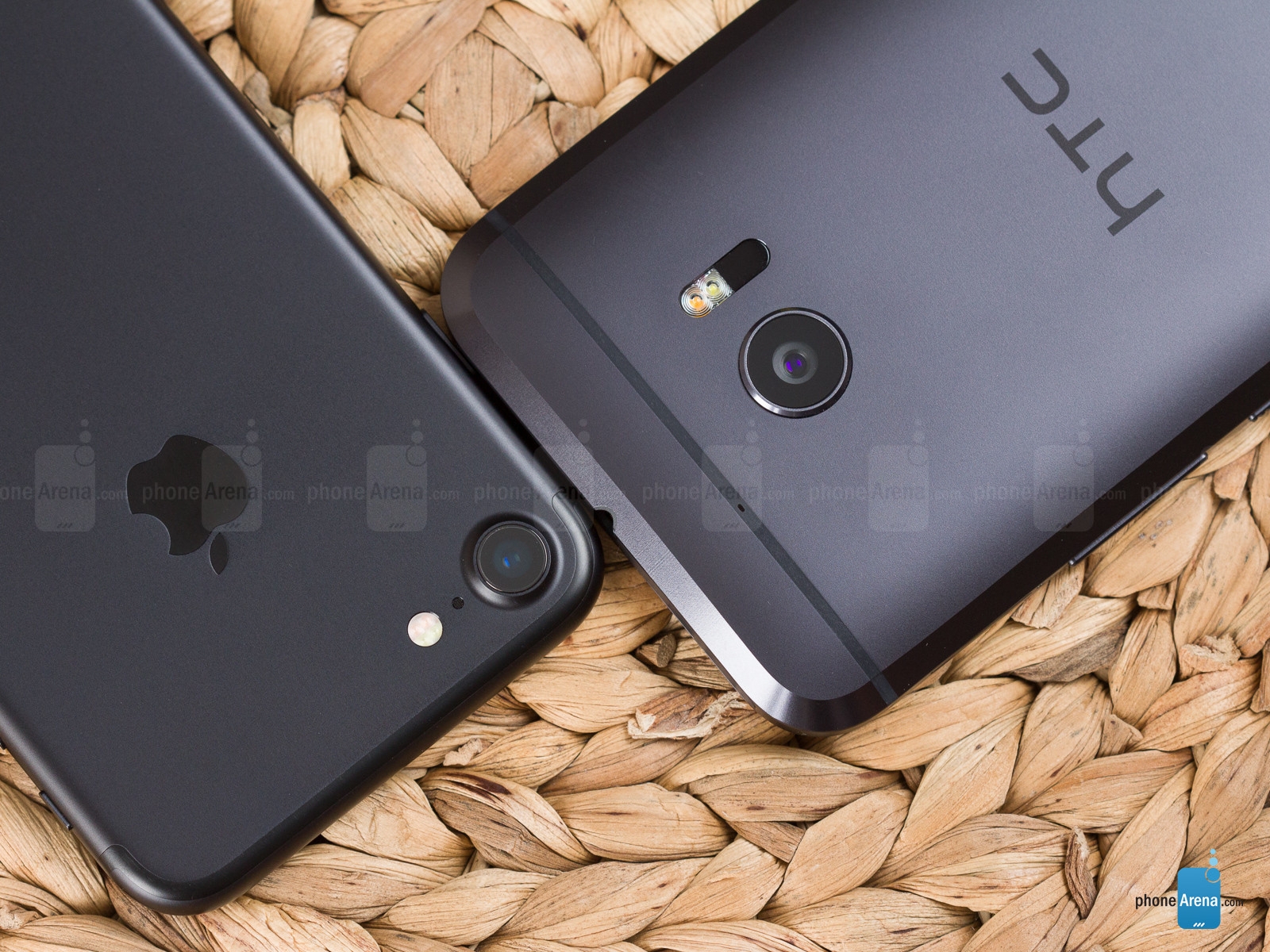 iPhone 7 vs HTC 10 camera