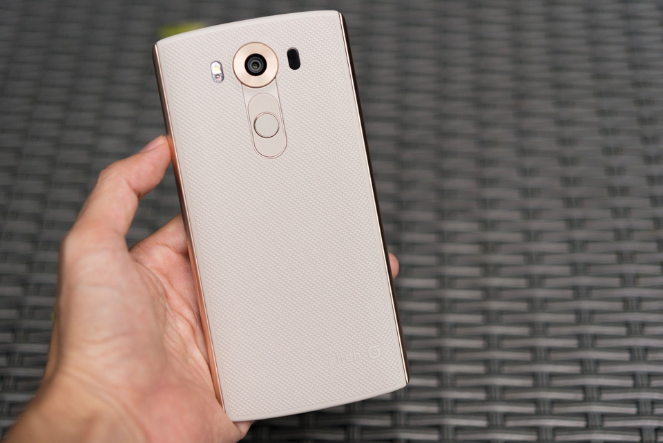 LG V10 mat sau
