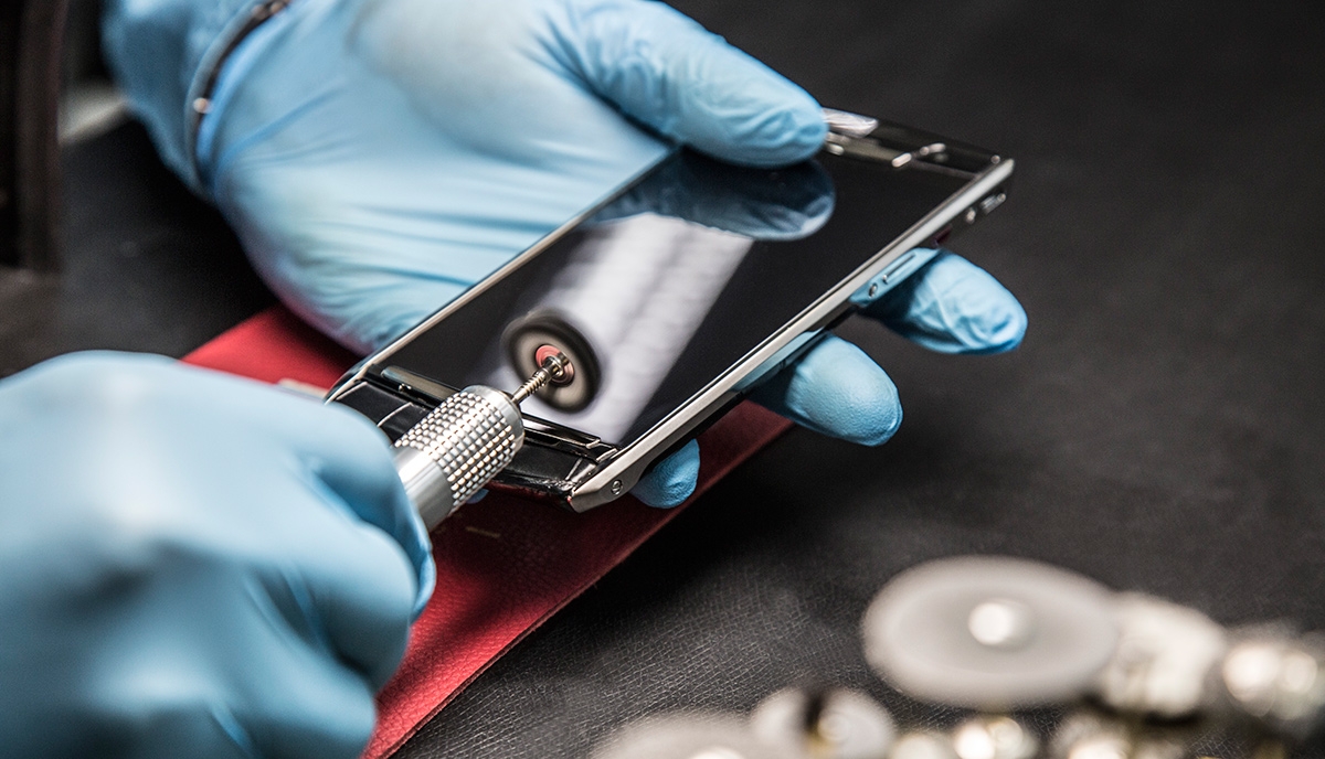 Vertu Signature Touch