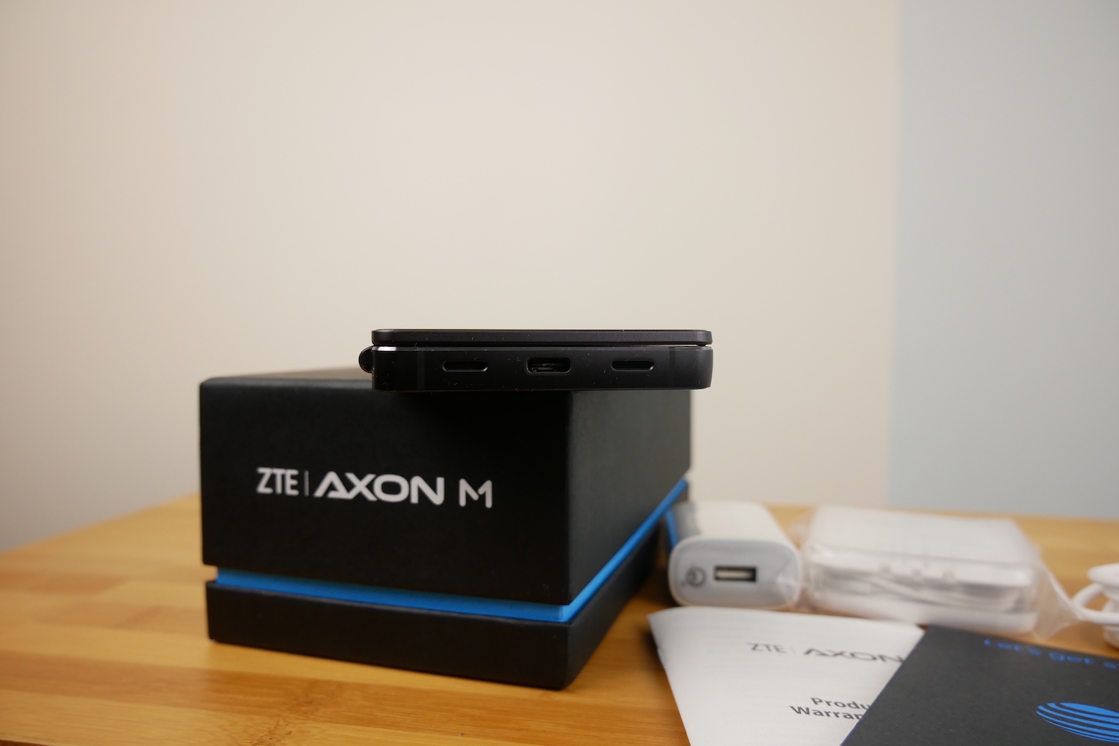 mở hộp ZTE Axon M