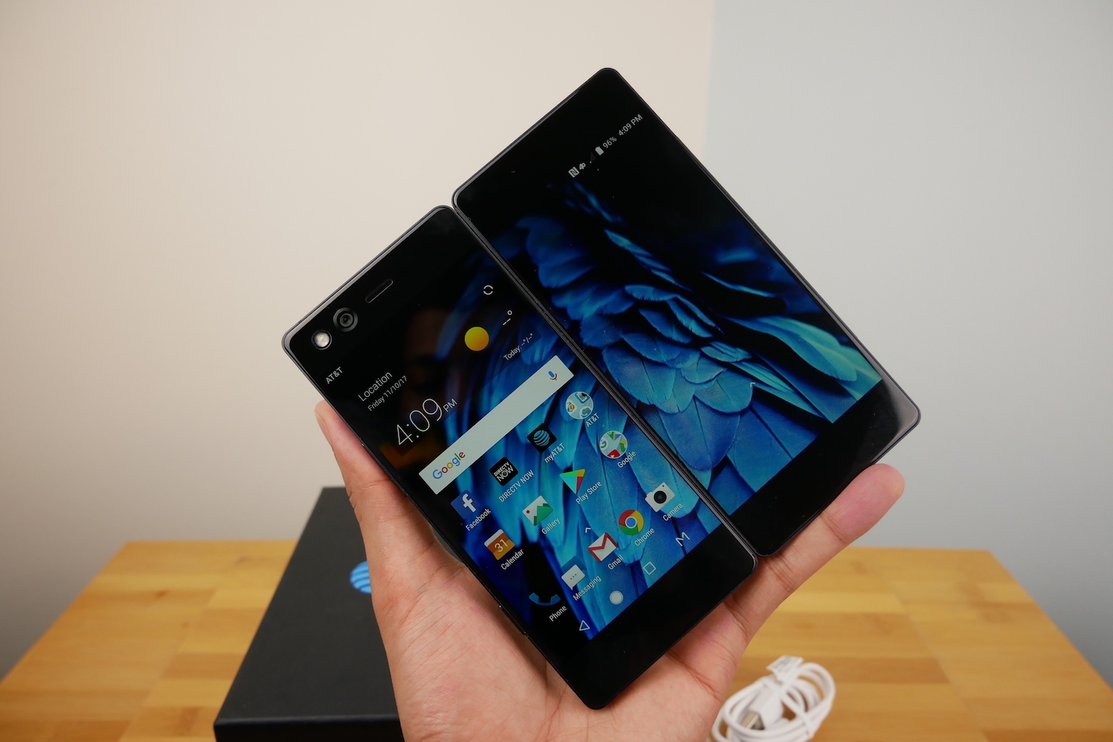 mở hộp ZTE Axon M