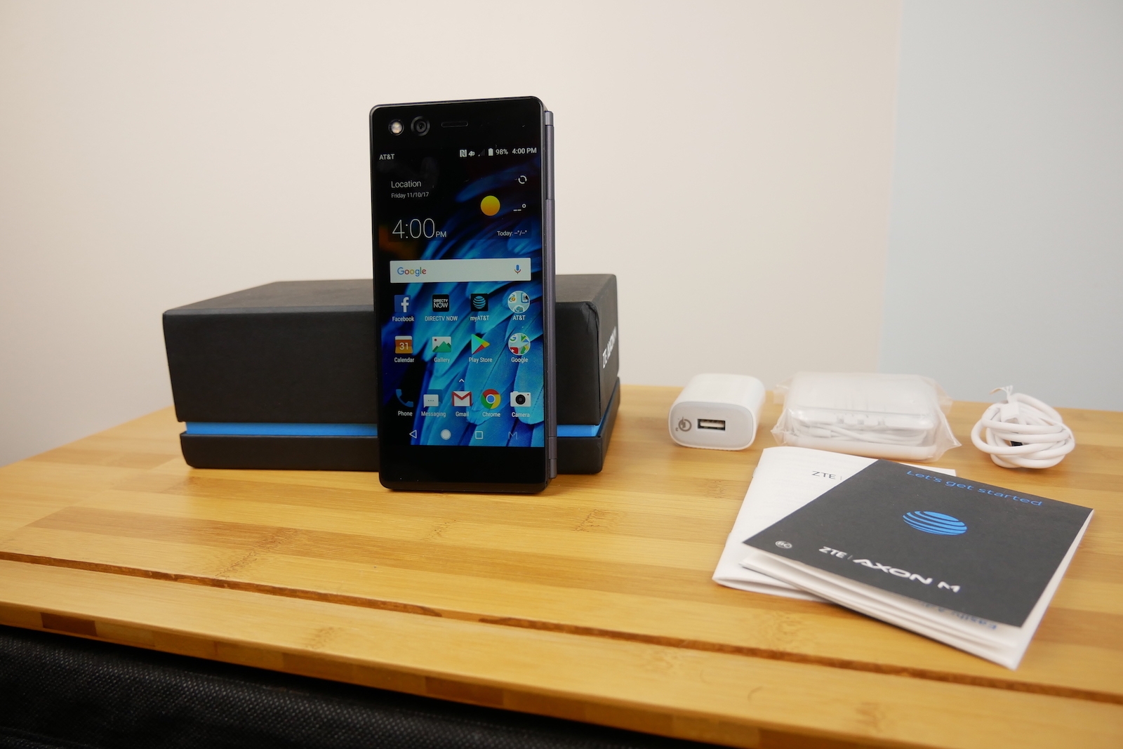 mở hộp ZTE Axon M