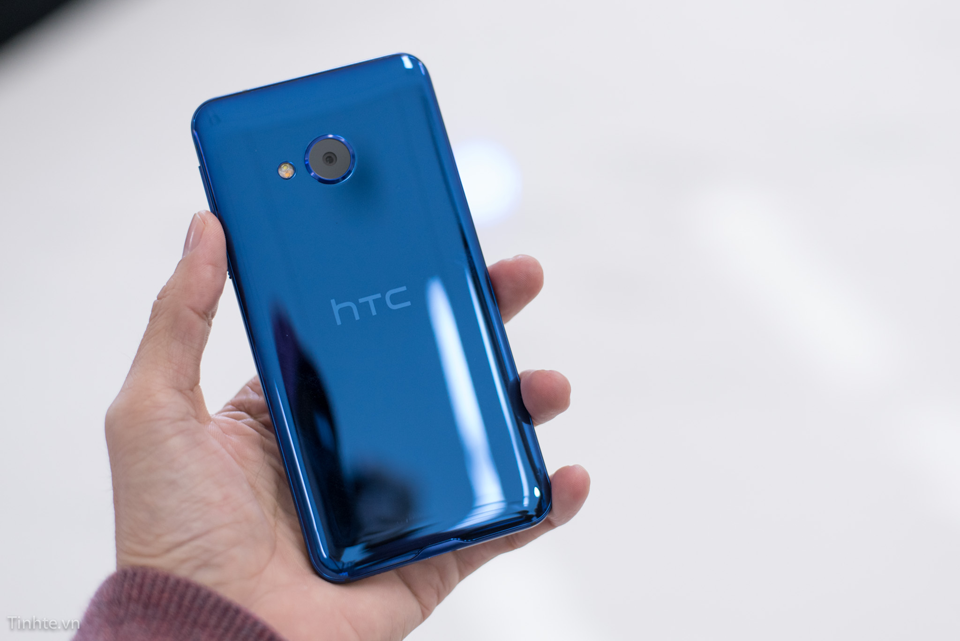 HTC U Play