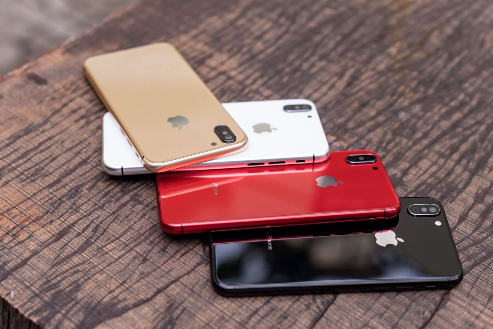 trên tay iPhone 8 độ vỏ