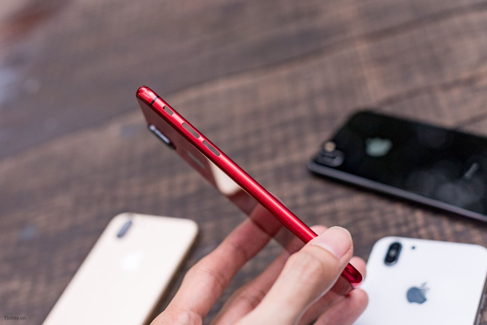 trên tay iPhone 8 độ vỏ