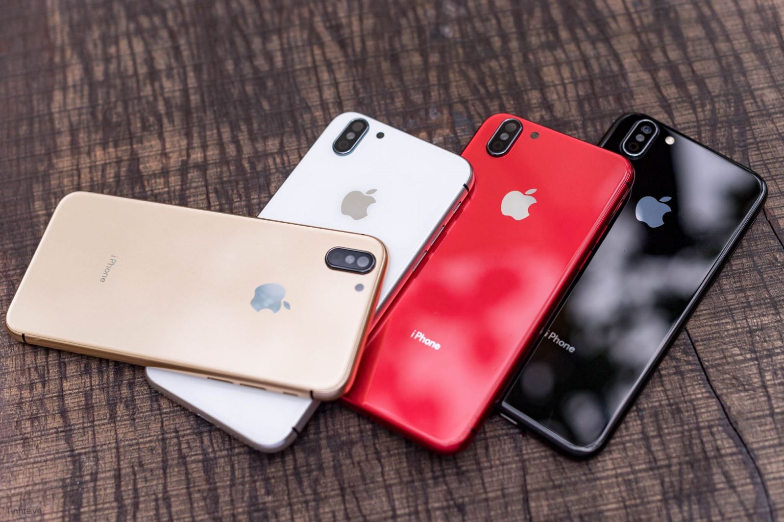 trên tay iPhone 8 độ vỏ