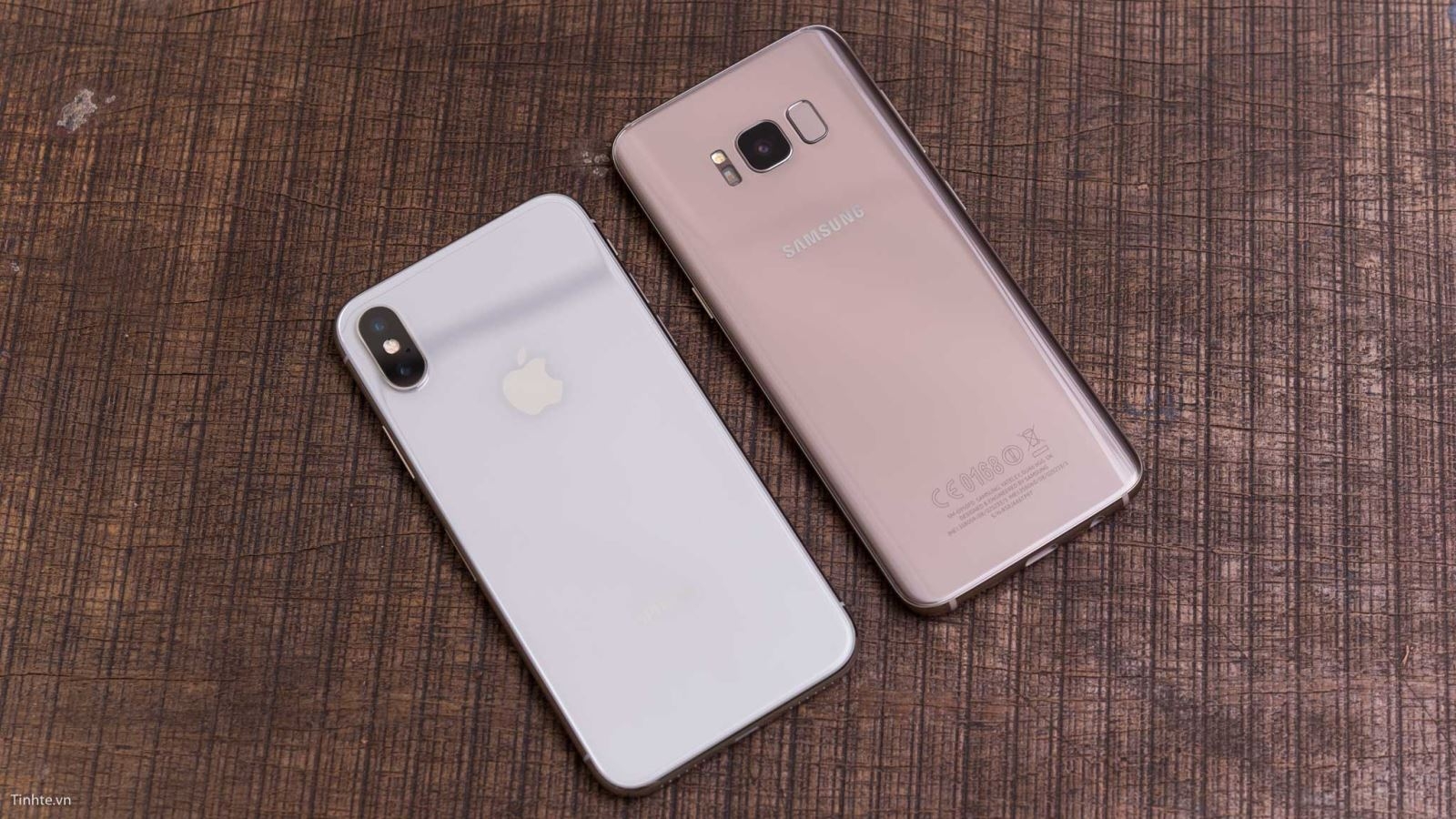 Samsung Galaxy S8 vs iPhone X
