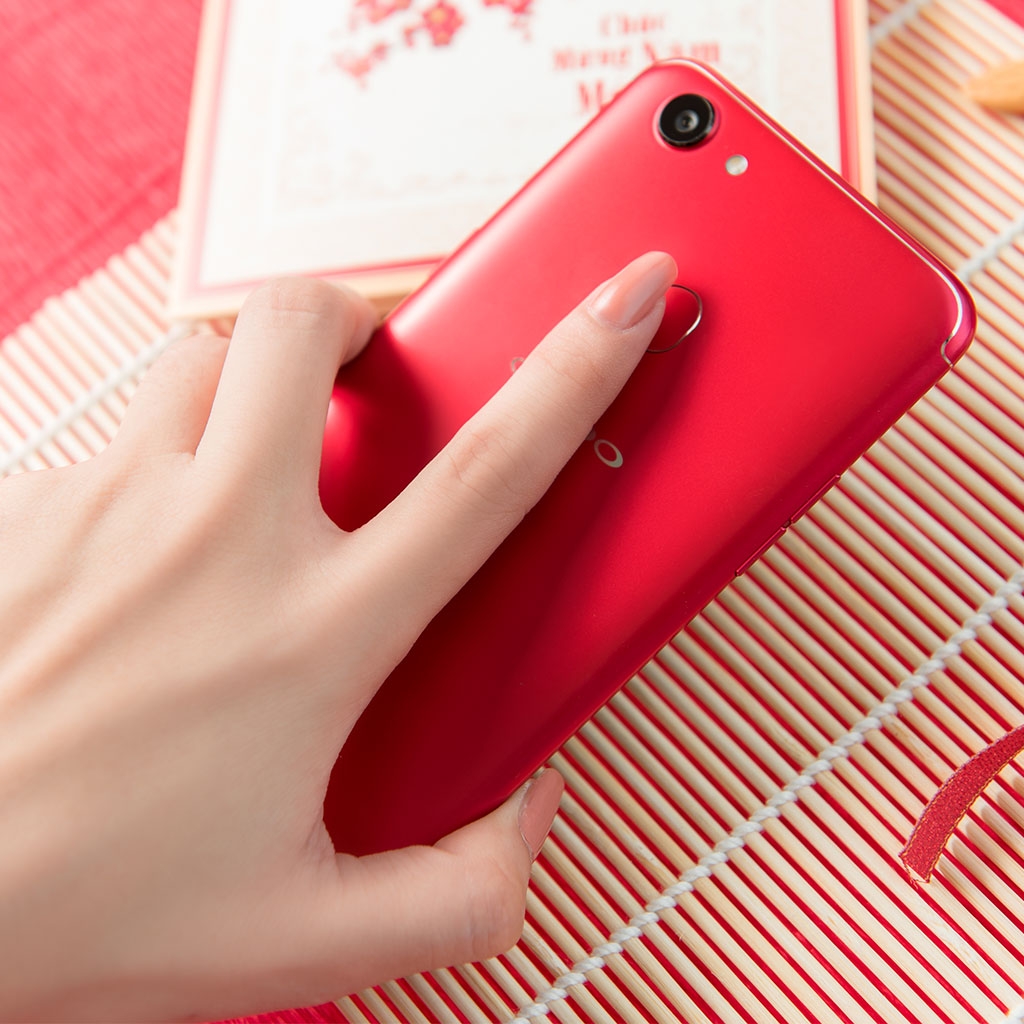 OPPO F5 đỏ