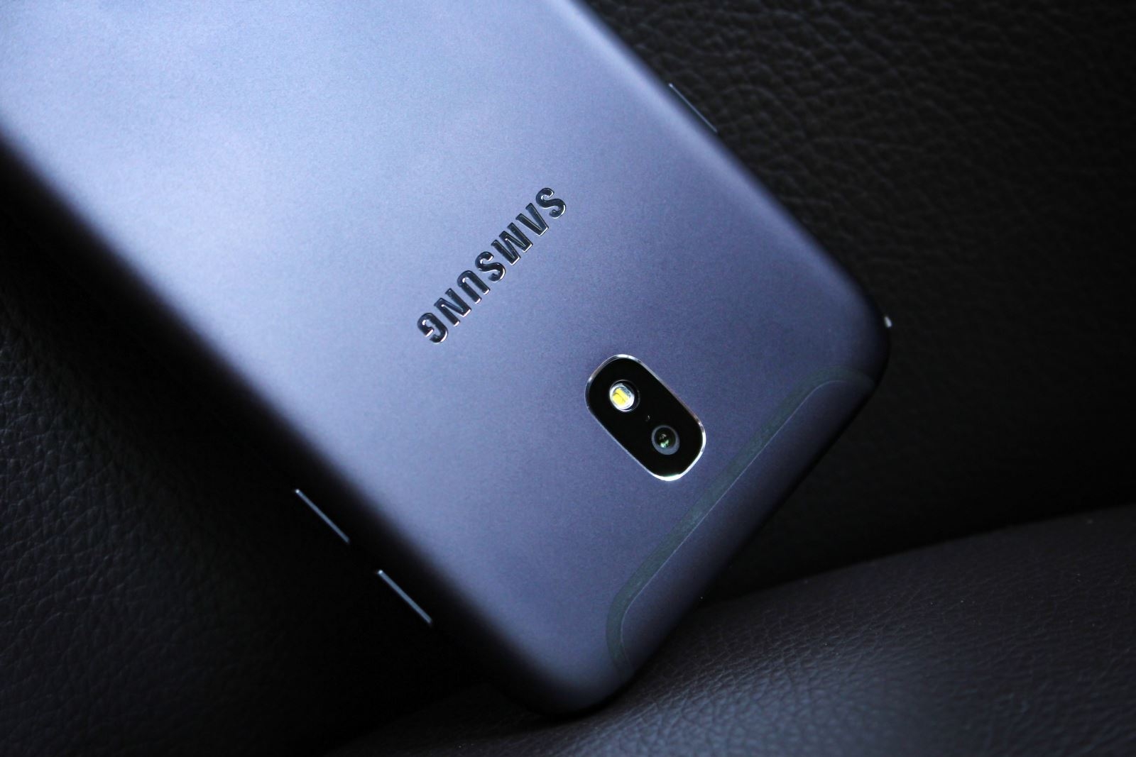 có nên mua Samsung Galaxy J7 Pro