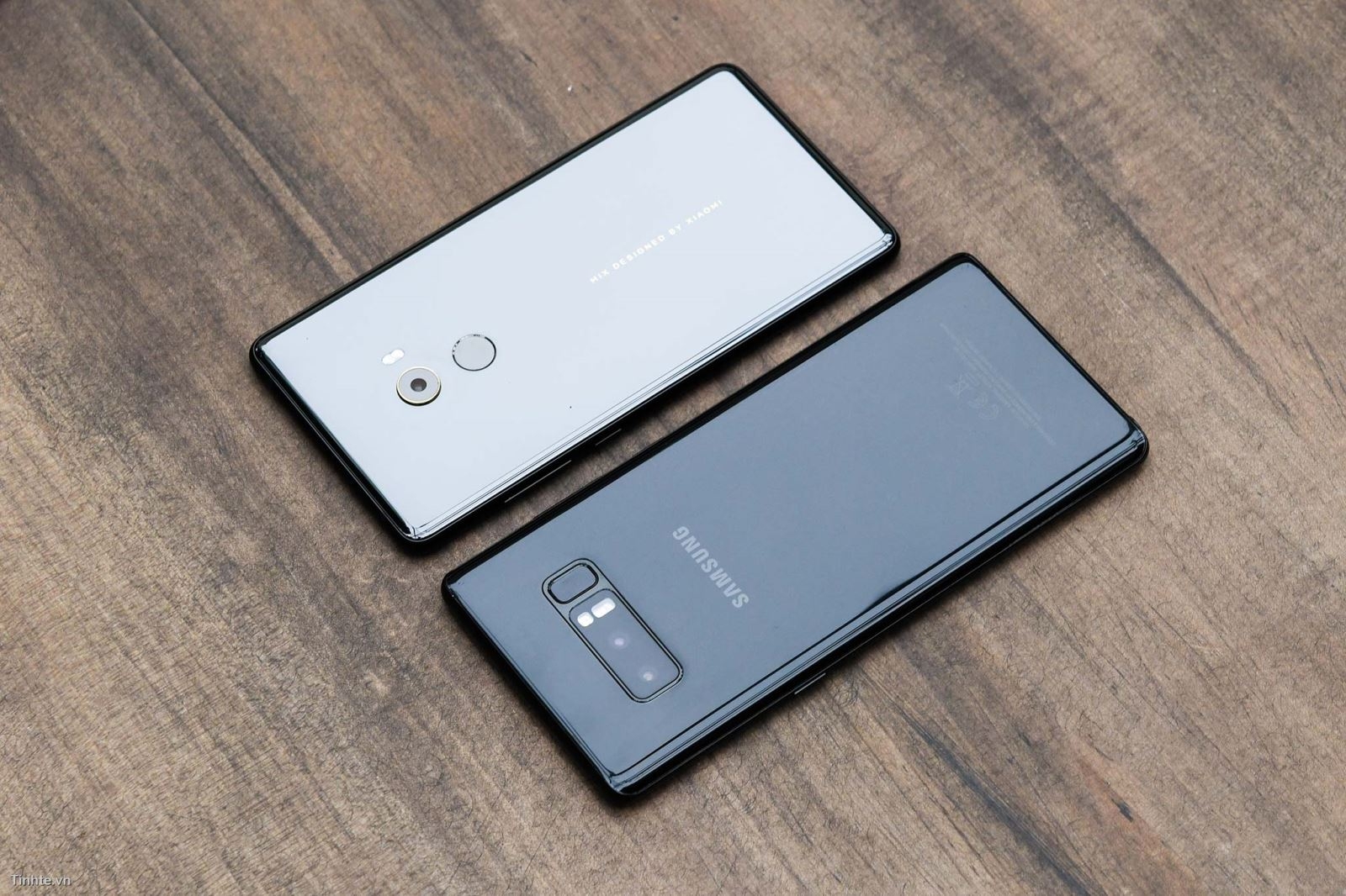 so sánh Samsung Galaxy Note8 và Xiaomi Mi Mix 2