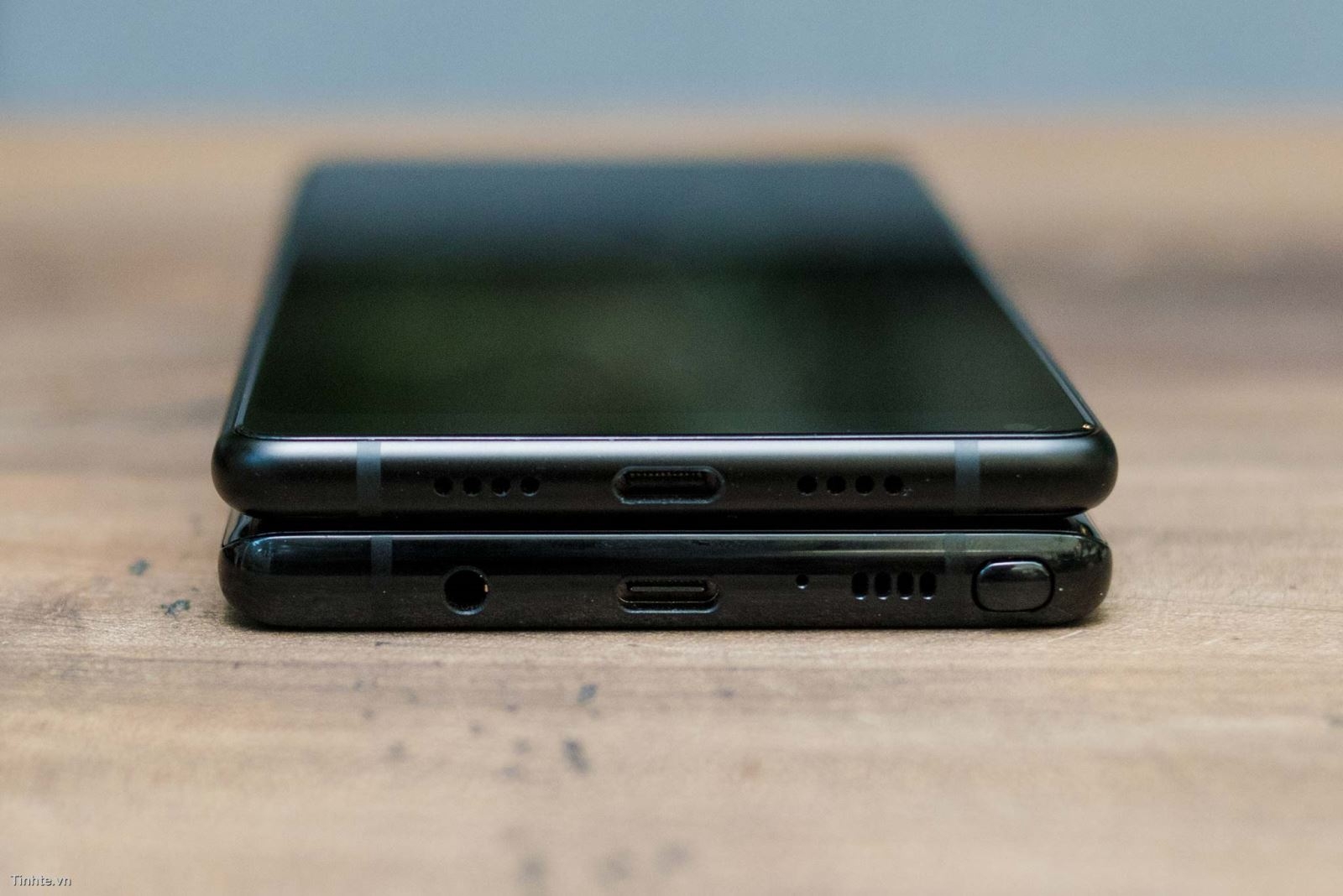 so sánh Samsung Galaxy Note8 và Xiaomi Mi Mix 2