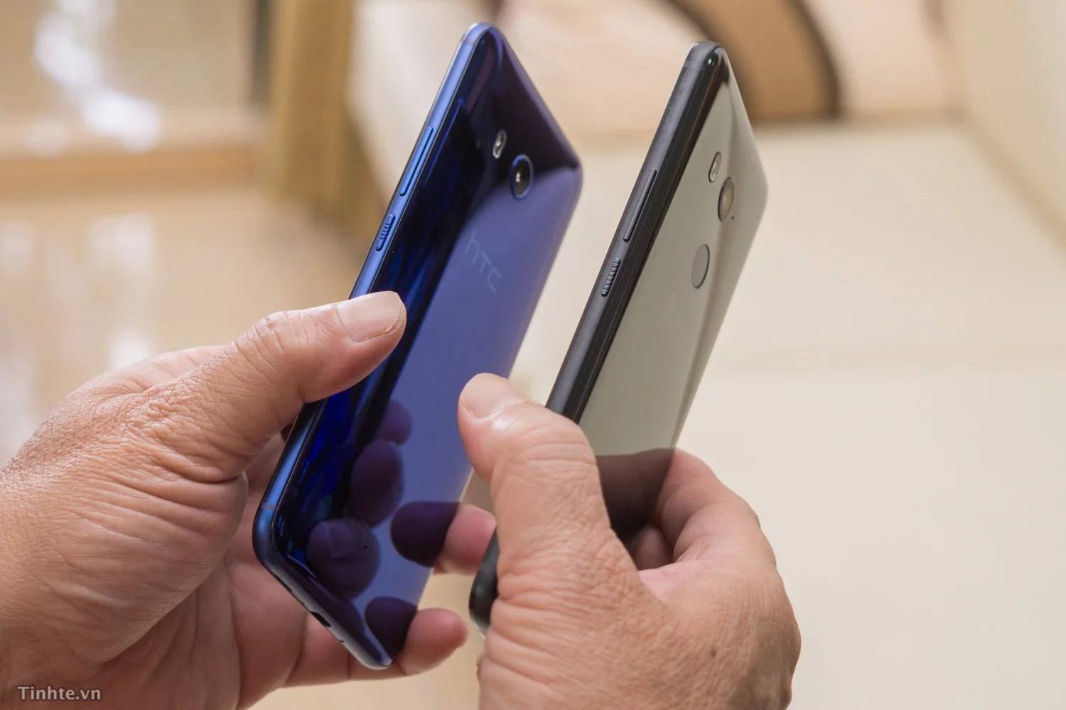 so sánh HTC U11+ và HTC U11