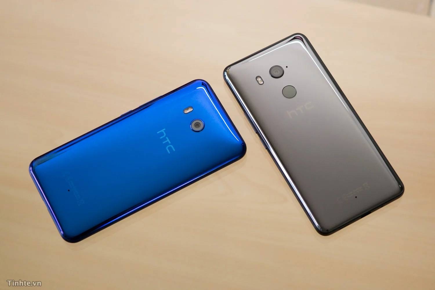 so sánh HTC U11+ và HTC U11