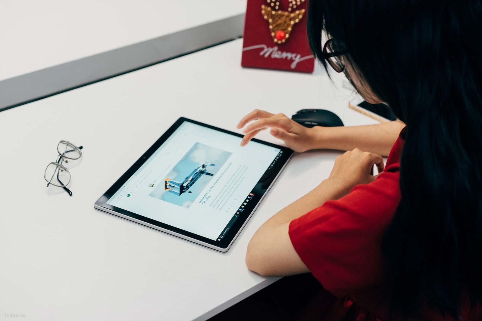 trên tay Surface Book 2