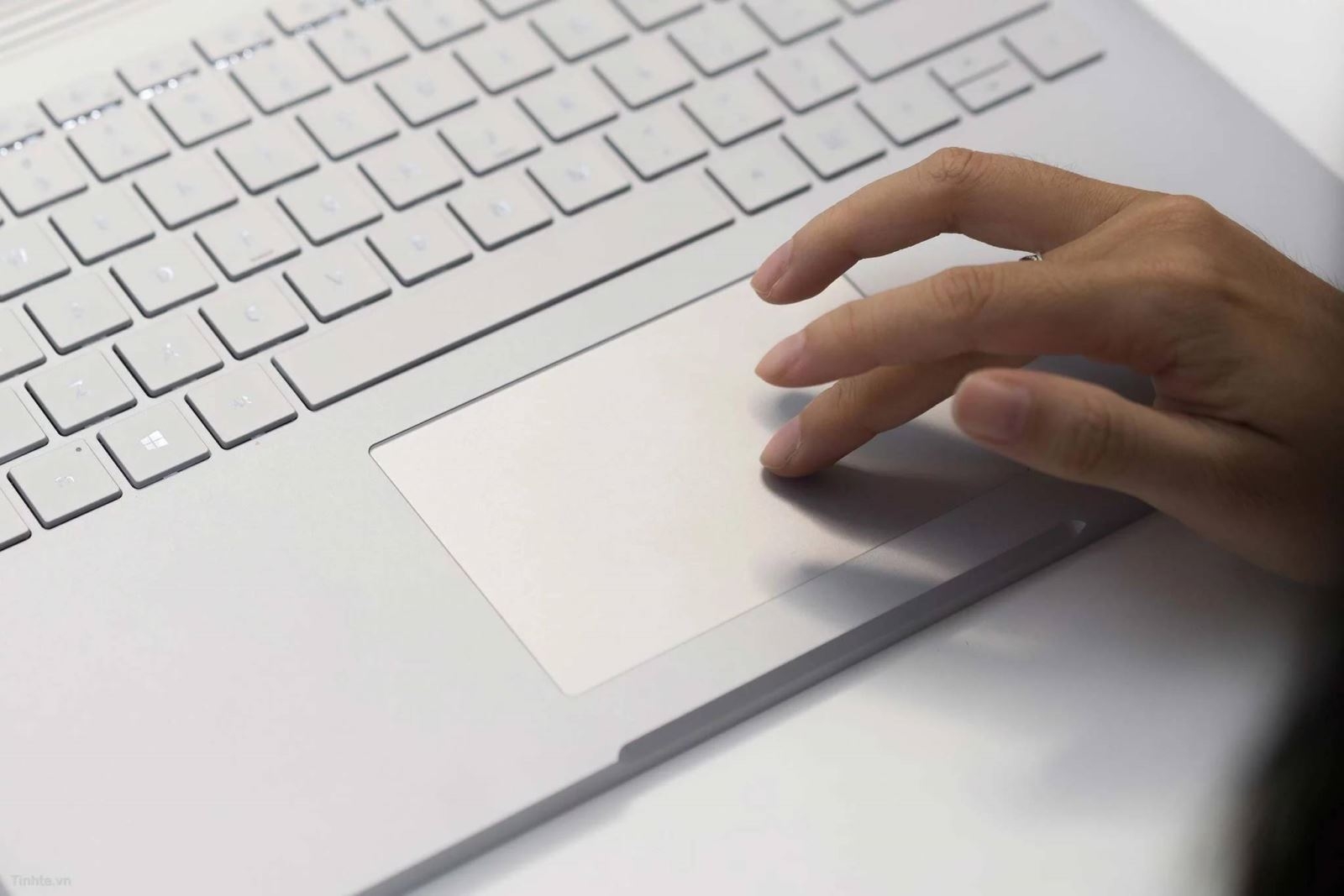 trên tay Surface Book 2