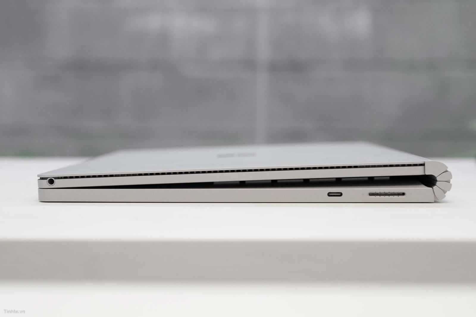 trên tay Surface Book 2