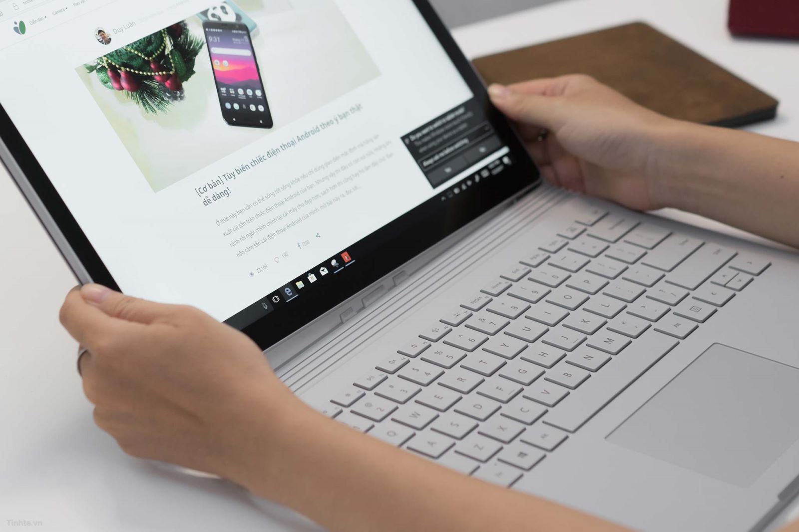trên tay Surface Book 2