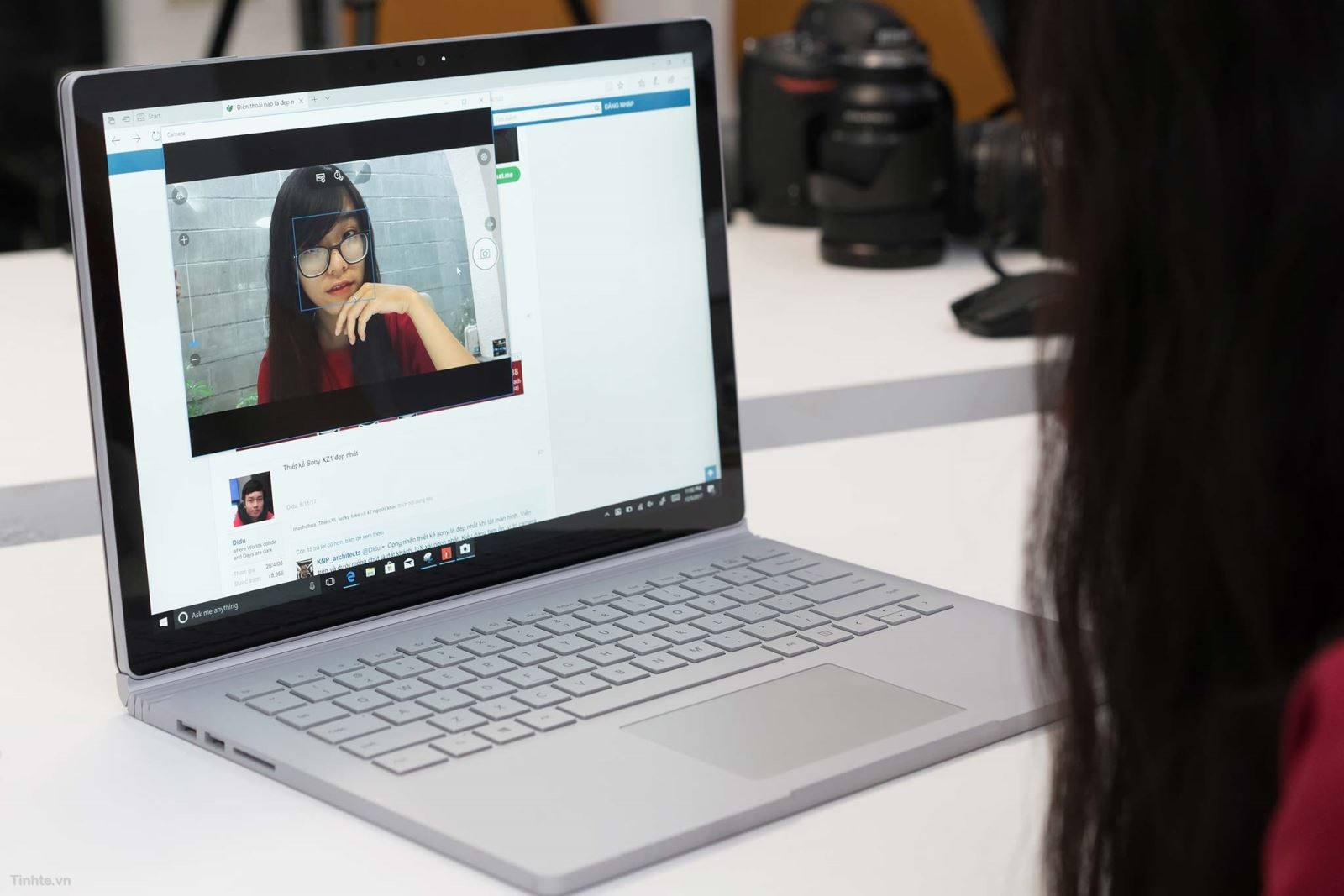 trên tay Surface Book 2