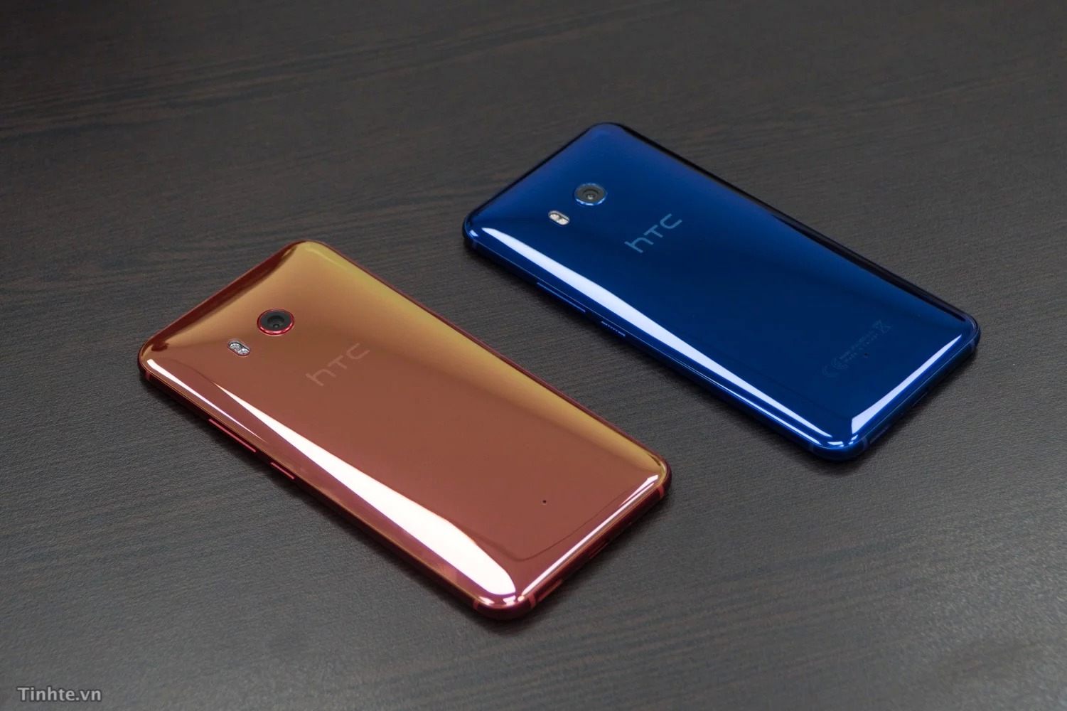 thiết kế HTC U11