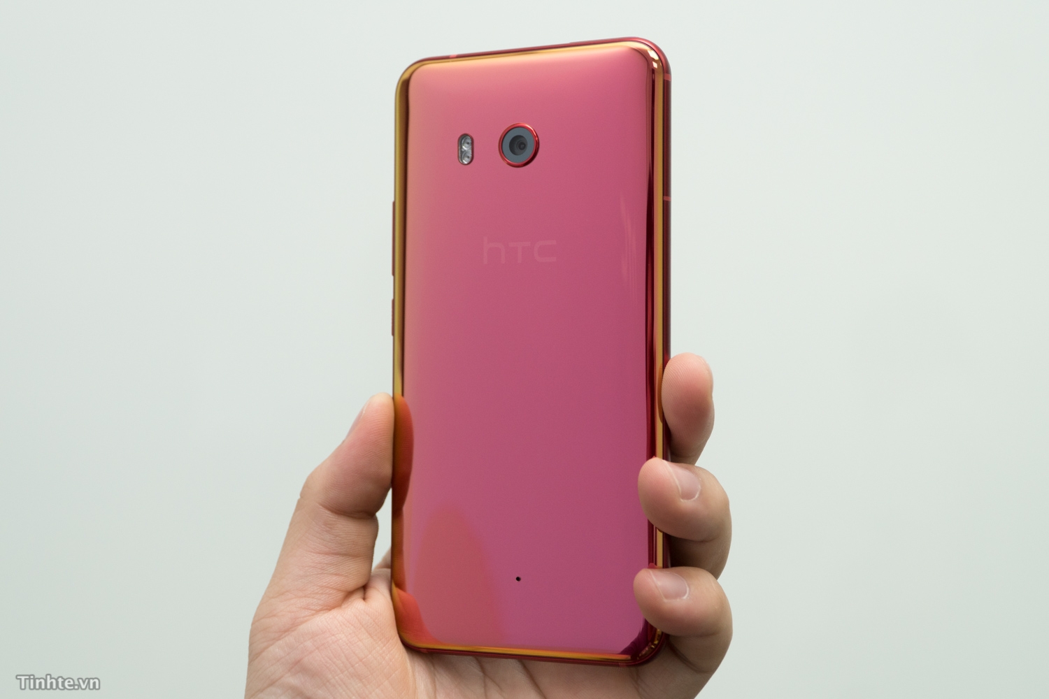 thiết kế HTC U11