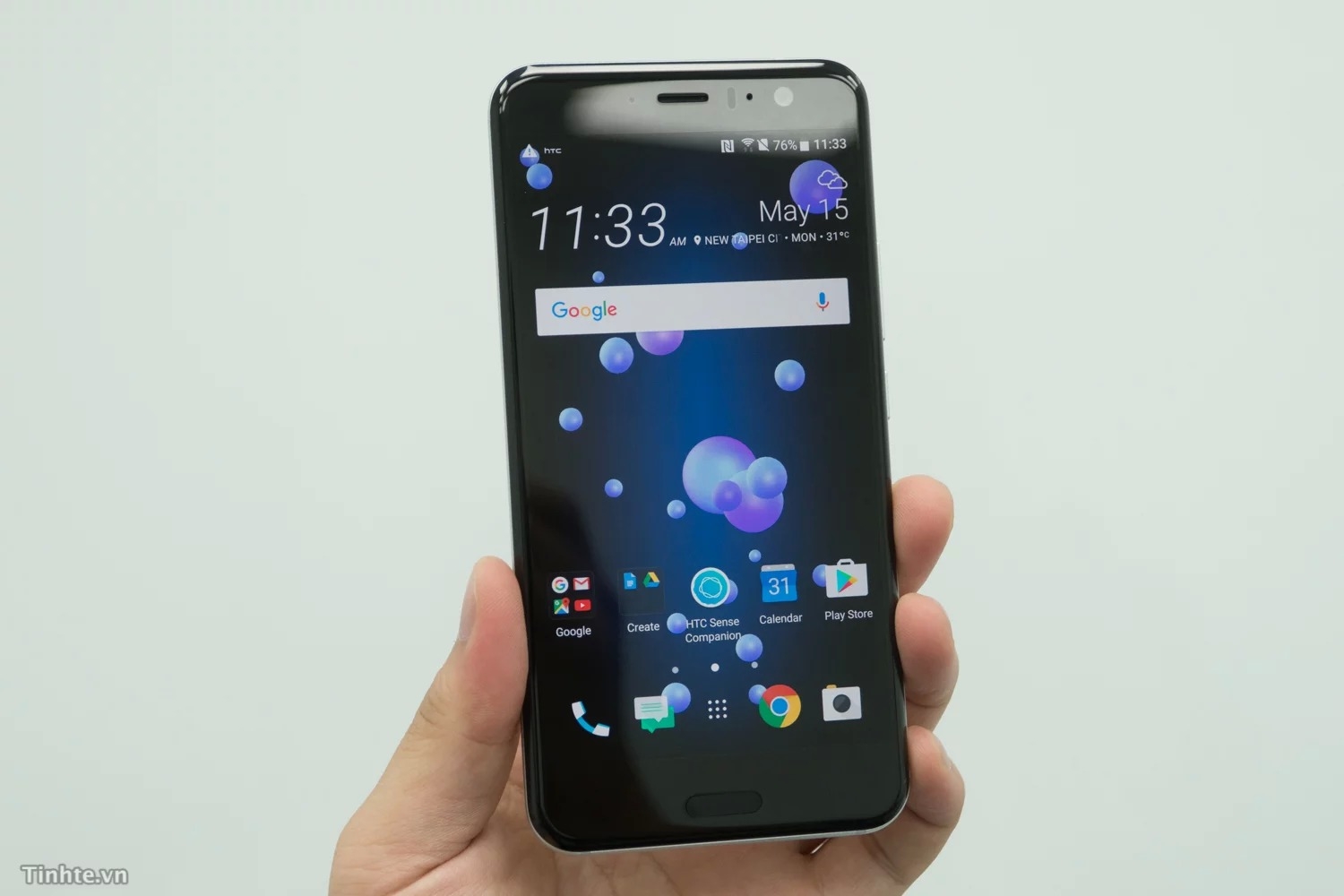 thiết kế HTC U11