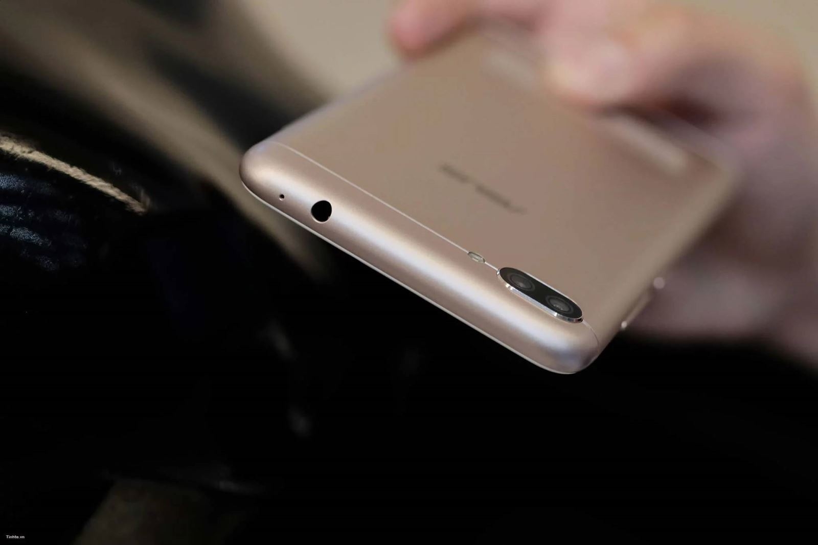 trên tay Asus ZenFone Max Pro