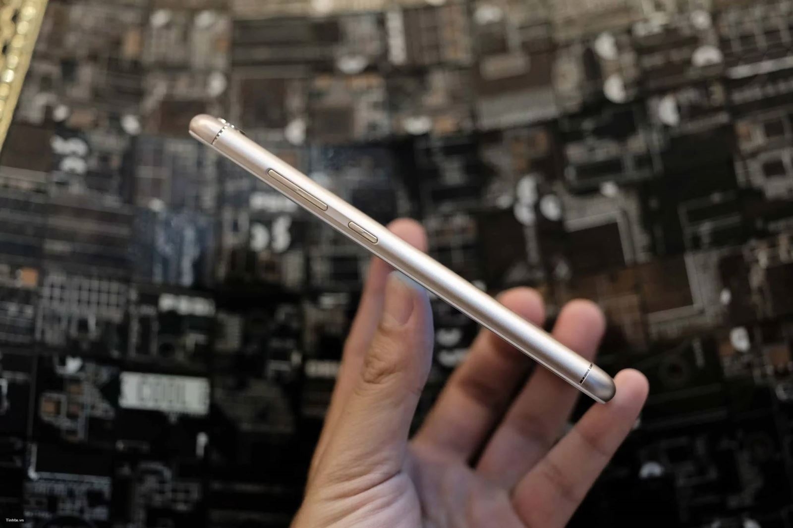 trên tay Asus ZenFone Max Pro