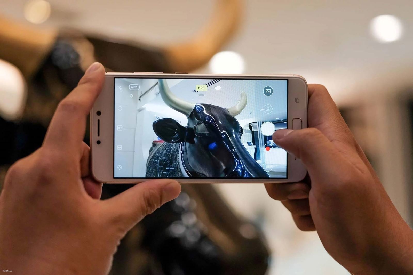 trên tay Asus ZenFone Max Pro