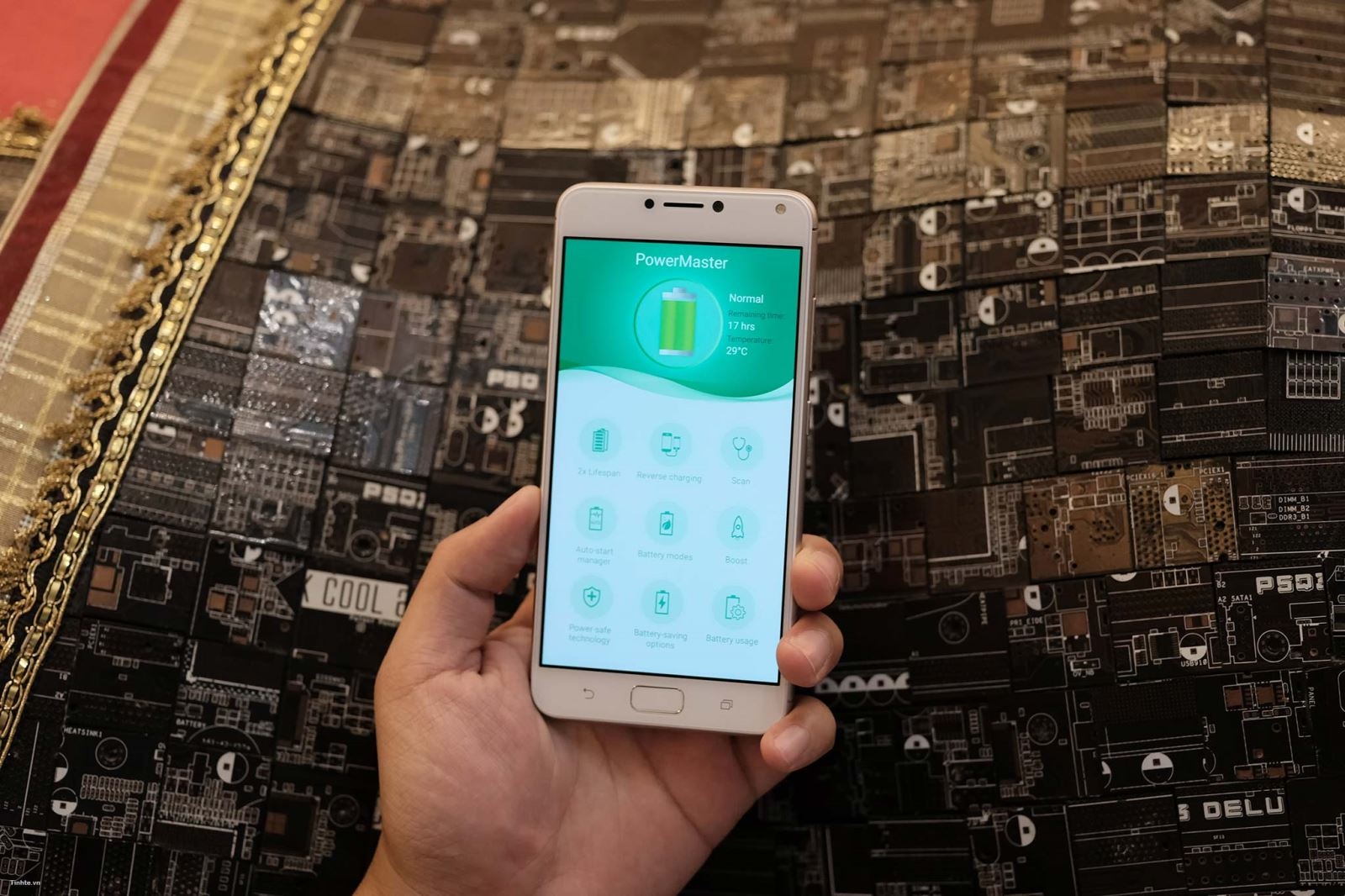 trên tay Asus ZenFone Max Pro