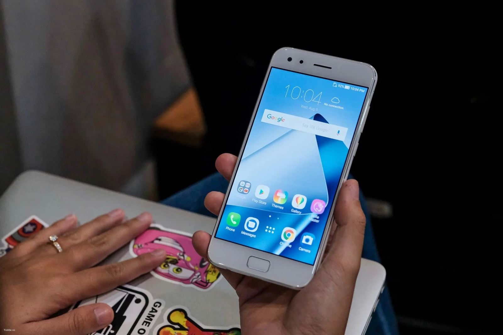 Trên tay Asus ZenFone 4 Pro
