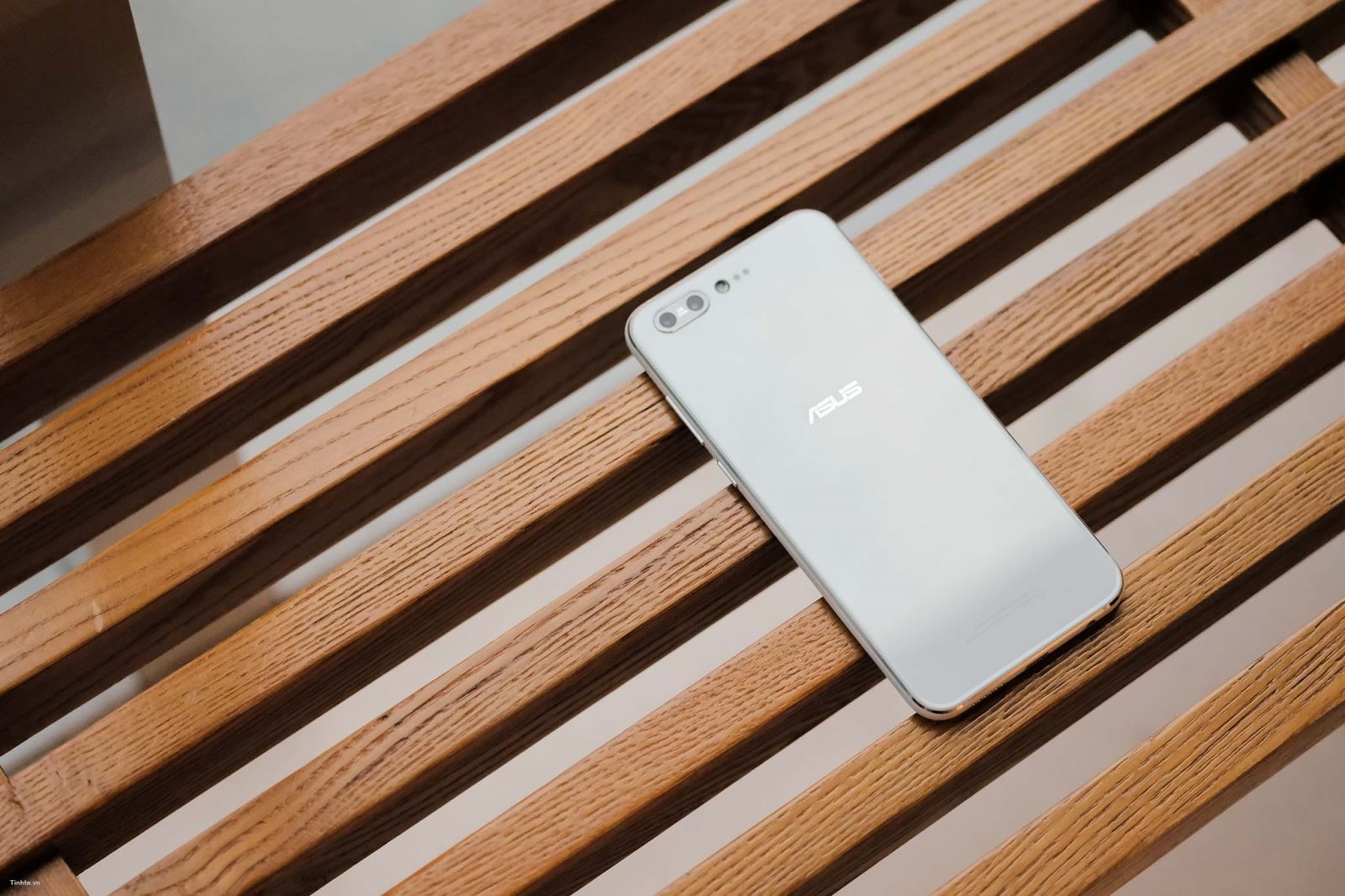 Trên tay Asus ZenFone 4 Pro