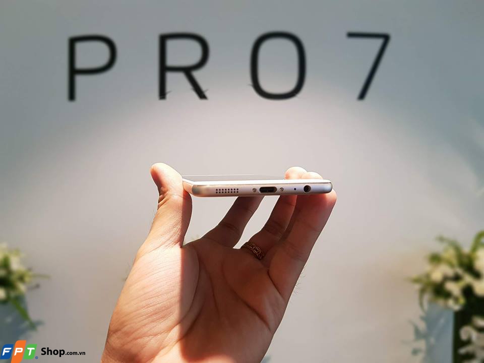 trên tay Meizu Pro 7 FPT Shop