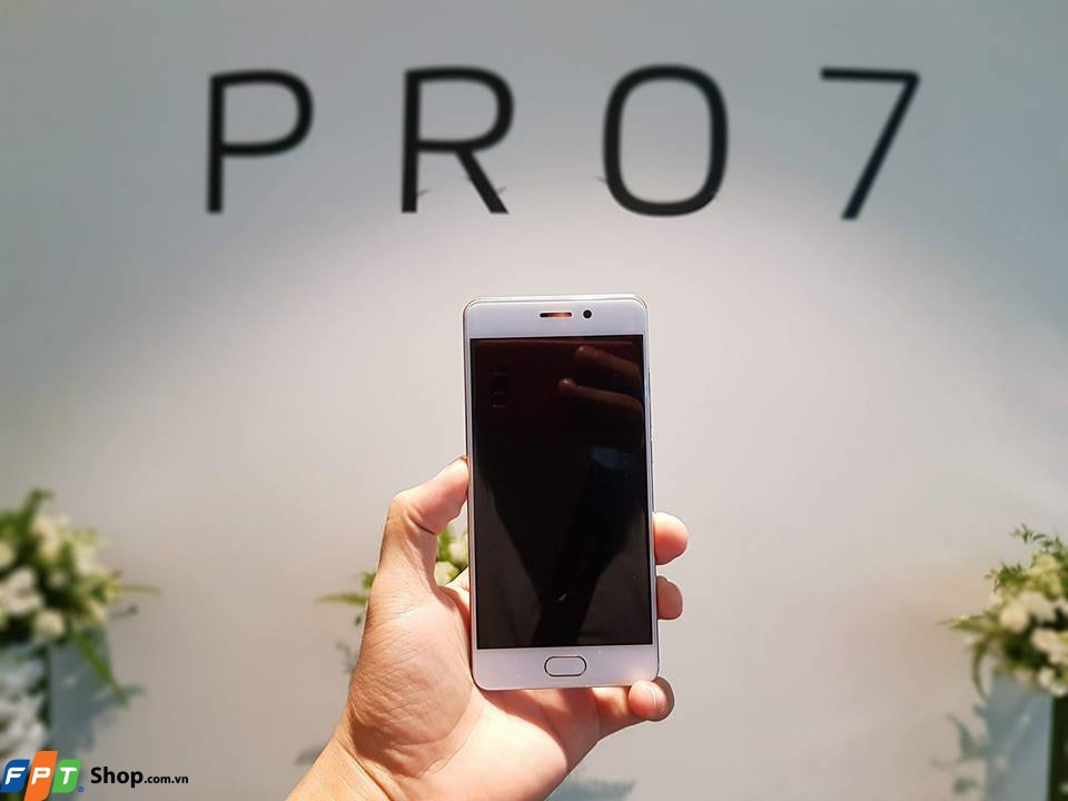 trên tay Meizu Pro 7 FPT Shop